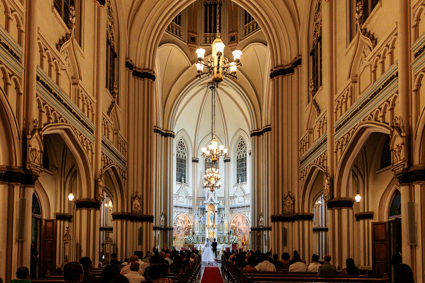 Fotos de casamento na Básilica Nossa Senhora de Lourdes - BH 