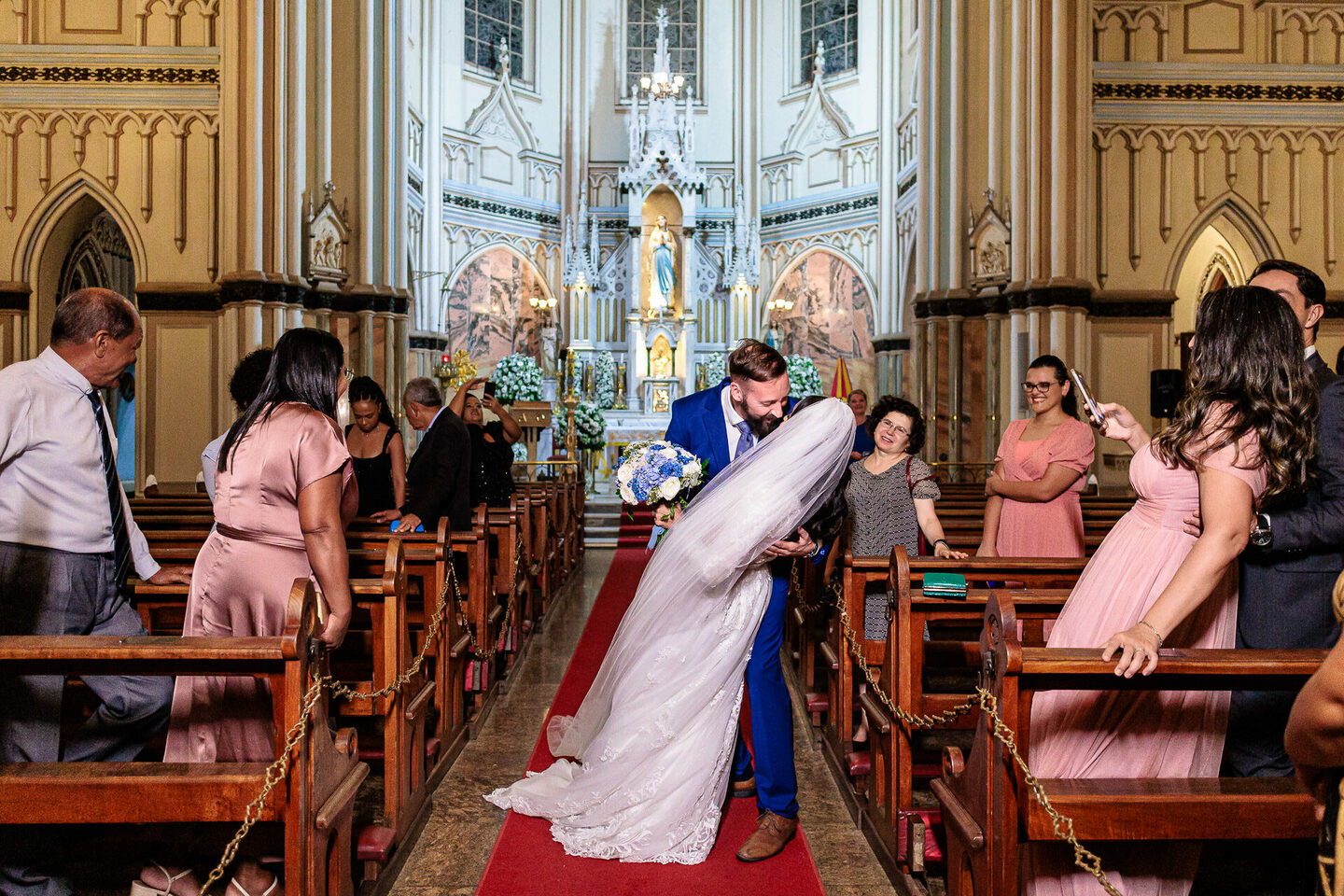 Fotos de casamento na Básilica Nossa Senhora de Lourdes - Tamara e Theodoric