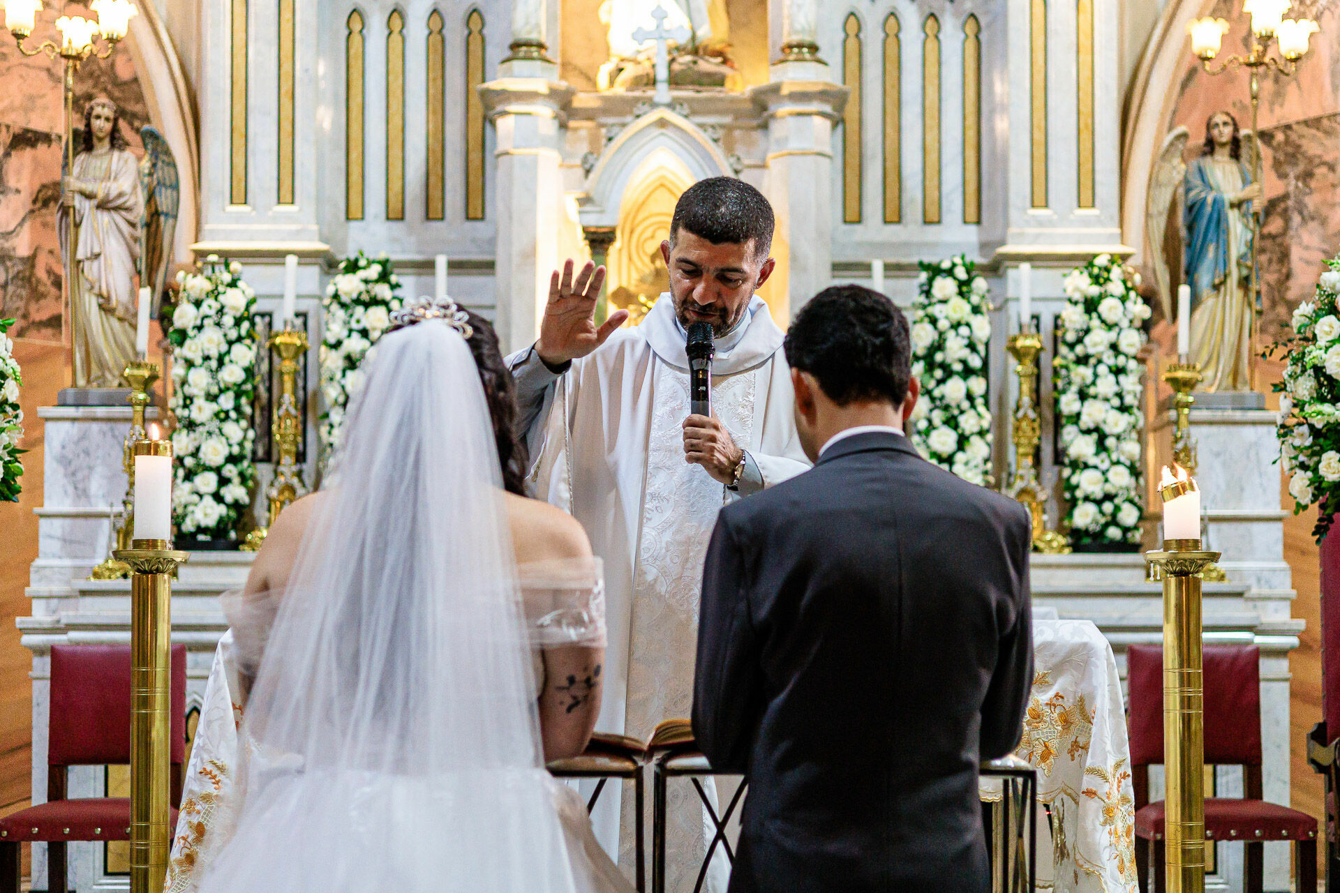 Foto 10 erros que noivas católicas devem evitar na cerimônia religiosa Foto 10 erros que noivas católicas devem evitar na cerimônia religiosa - Imagem 7